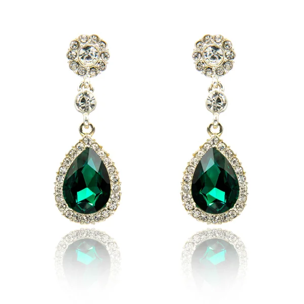 Zümrüt küpe beyaz izole çift