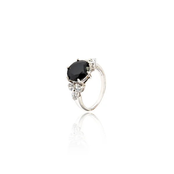 Anillo de diamante espinela negra aislado en blanco —  Fotos de Stock