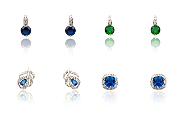Conjunto de quatro pares diferentes de brincos de diamante — Fotografia de Stock