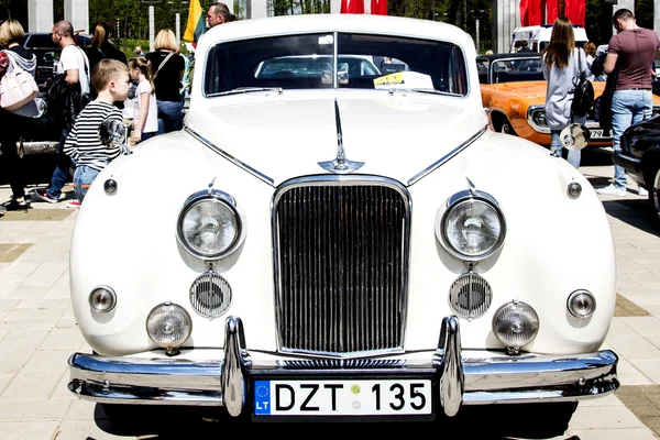 Exposição de carros retro e vintage . — Fotografia de Stock