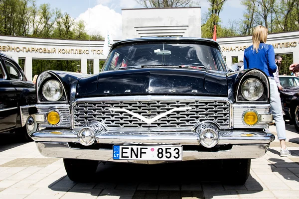 Exposición de coches retro y vintage . — Foto de Stock