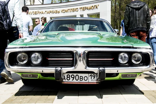 Exposição de carros retro e vintage . — Fotografia de Stock