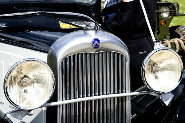 Výstava automobilů retro a vintage. — Stock fotografie