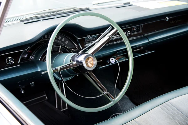 Výstava automobilů retro a vintage. — Stock fotografie