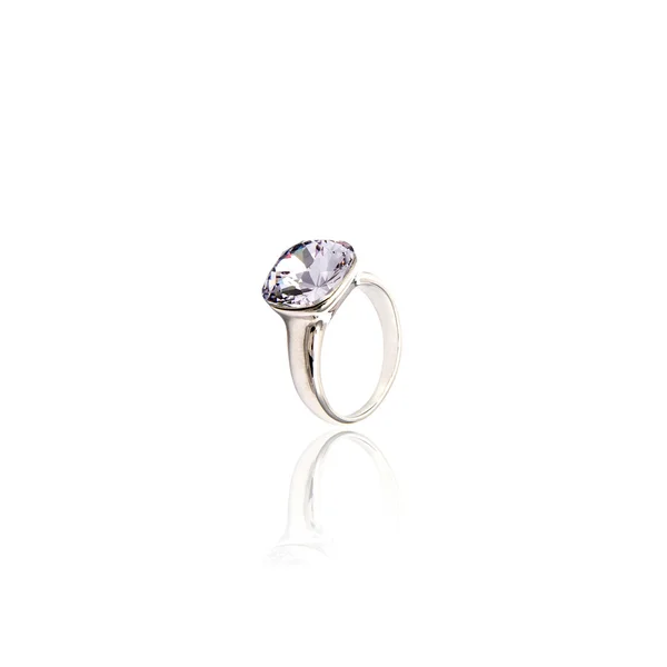 Anel de diamante isolado em branco . — Fotografia de Stock