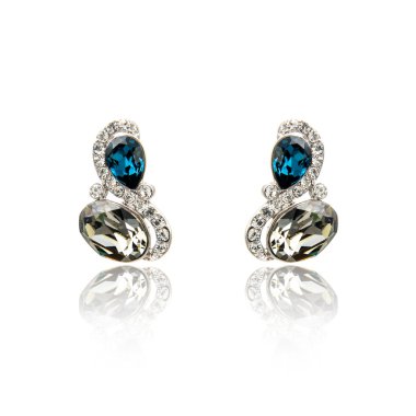 Safir küpe beyaz izole çift