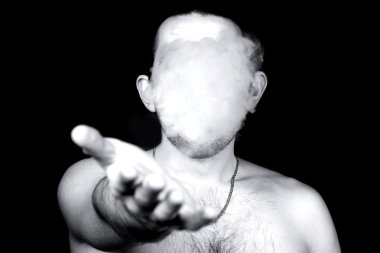 El duman. Siyah ve beyaz.