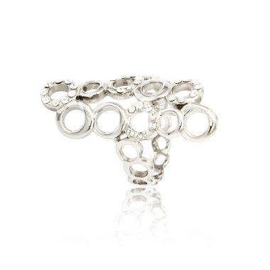 Beyaz izole gümüş elmas yüzük