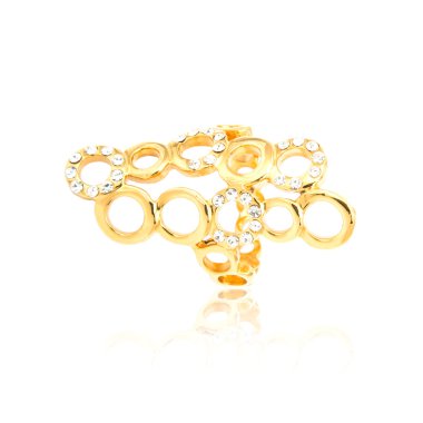 Beyaz izole altın pırlanta yüzük