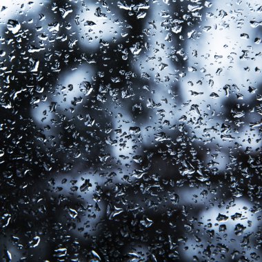 Camdaki su damlaları