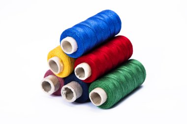 çok renkli dikiş ipliği