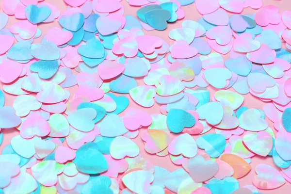 Bellissimi cuori al neon olografici. Colori di tendenza rosa e blu. Colorato San Valentino festivo sfondo. Amore.. — Foto Stock