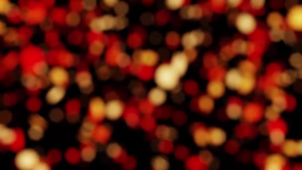 Luzes de Natal multicoloridas brilham no fundo preto. Ano Novo cenário de férias. Abstrato desfocado xmas vídeo. — Vídeo de Stock