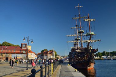 Deniz kıyısındaki iskele.