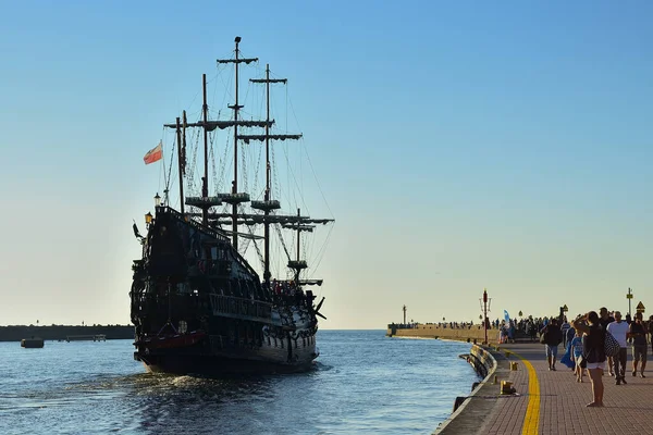 Pirátská Loď Opouští Přístav Ustce Polsko Baltské Moře — Stock fotografie