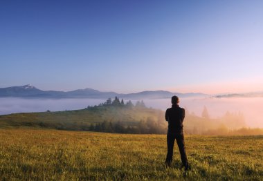 Dağ manzarası keyfini çıkarın