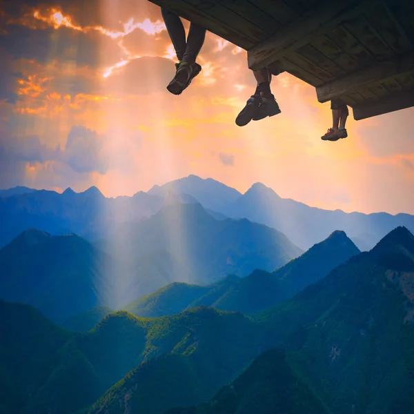 Hikers above the valley — Stock Photo, Image