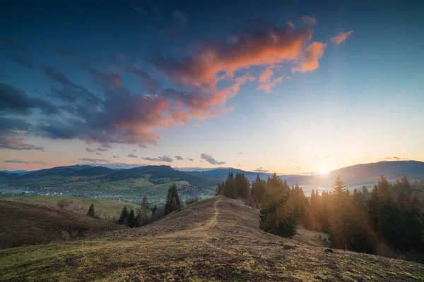 Beautiful Countryside View Alpine Carpathian Valley Illuminated Sunset Wonderful Nature — Stock Photo, Image