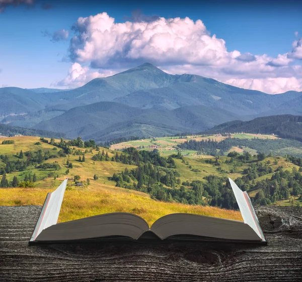 Valle Alpino Montaña Primavera Las Páginas Libro Mágico Abierto Paisaje — Foto de Stock