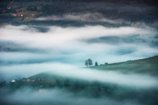 Früh Morgens Alpinen Bergdorf Schöne Idyllische Landschaft Karpaten Ukraine Europa — Stockfoto