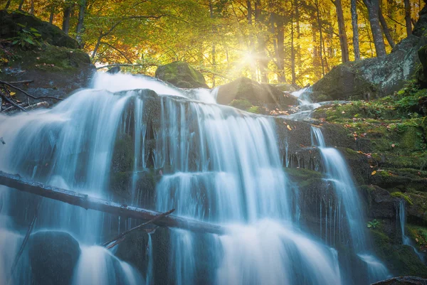 Karpat sonbahar watrefall Shipot