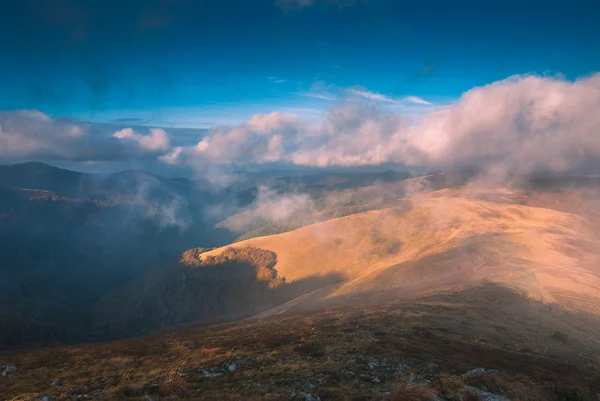 Carpathian misty mountains — Stock Photo, Image