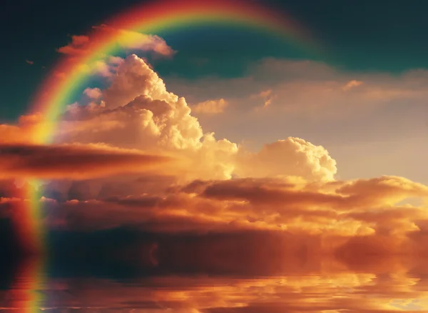 Geel wolken regenboog — Stockfoto