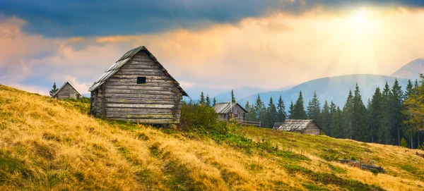 Oekraïense houten huizen — Stockfoto