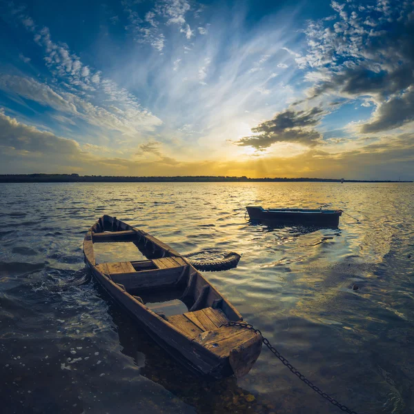 Båtar på en Volgafloden — Stockfoto
