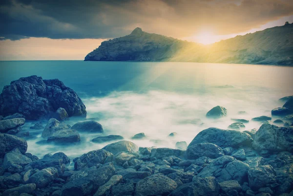 Schöner Sonnenuntergang am Meer — Stockfoto