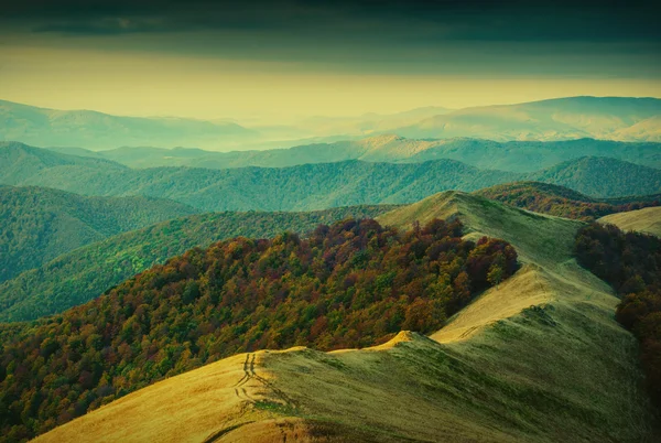 Sonbahar dağ sırtı — Stok fotoğraf