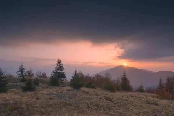 Carpathin mountains with  red cloud — Stock Photo, Image