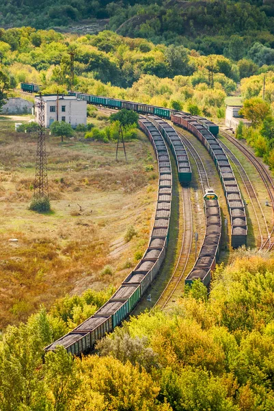 Kol tåg på järnvägsspår — Stockfoto