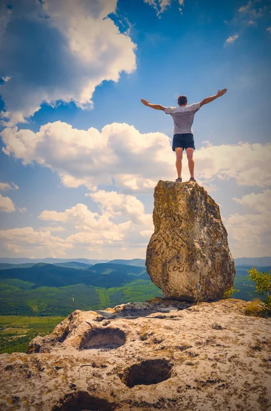 Hiker standing on mountain — Stock Photo, Image