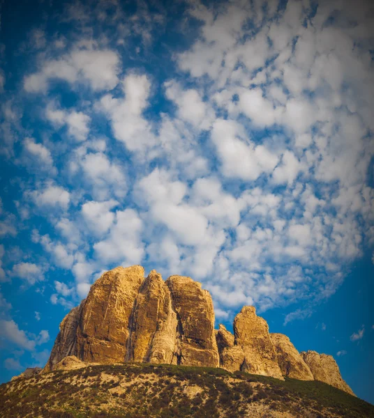 Cliff e cielo blu — Foto Stock