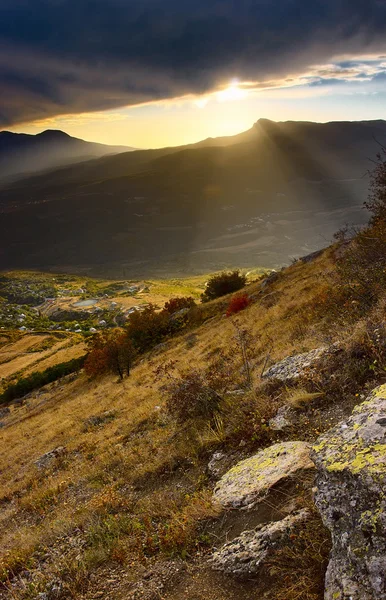 Valle montañoso de los Cárpatos —  Fotos de Stock