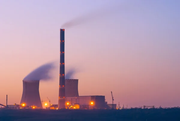 Ráno nad uhelné elektrárny — Stock fotografie