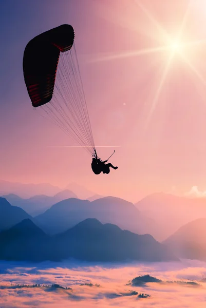 Paraglide uçan — Stok fotoğraf