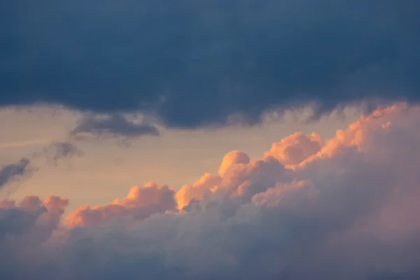 赤い雲の上 — ストック写真