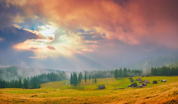 Rode wolken zonsondergang — Stockfoto