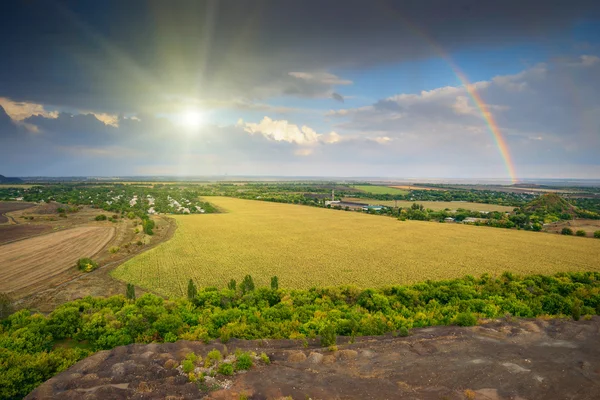 Arco iris en campos ucranianos —  Fotos de Stock