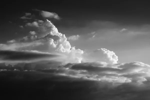 Wolken. Monochrome kleuren — Stockfoto