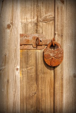 eski paslı kilit