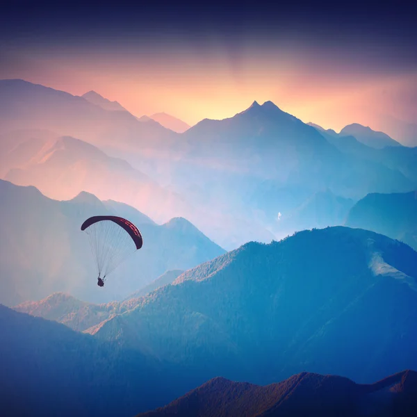 Silhouet van paragliden — Stockfoto