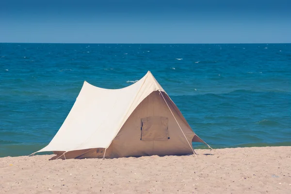 Zelt am Strand — Stockfoto