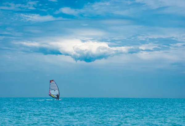 Surfer op een zee — Stockfoto