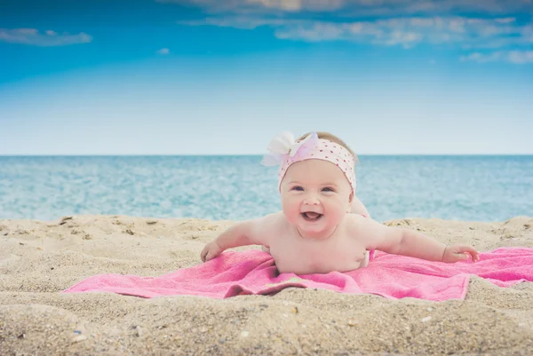 Baby op een strand 2 — Stockfoto