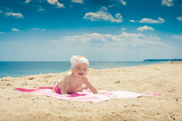 Baby op een strand 3 — Stockfoto