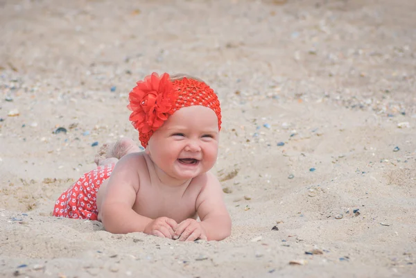 Bebé en una arena —  Fotos de Stock