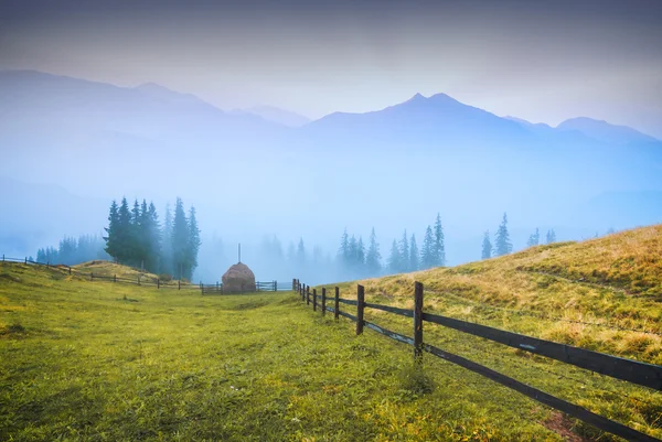 Morgon i ett berg — Stockfoto